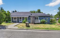 502 S B Street, Phoenix, OR 97535