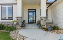 5600 E Daybreak Cir, Sioux Falls, SD 57110