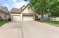 8000 W 154th Street, Overland Park, KS 66223