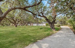 109 Live Oak Dr, Pleasanton, TX 78064