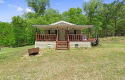 1880 Apex White Plains Rd, White Plains, KY 42464