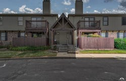 5633 SW Foxcroft S Circle, Topeka, KS 66614
