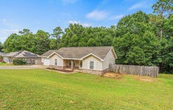 327 Lakeview Drive, Crestview, FL 32536