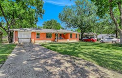 112 Oak Drive, Terrell, TX 75160
