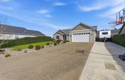 2025 ROOSEVELT Loop, NorthBend, OR 97459
