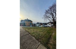 401 N 3rd St, Jeannette, PA 15644
