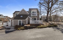 4 Hyannis Point Road, Mashpee, MA 02649