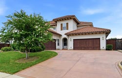 667 Creekway Drive, Irving, TX 75039
