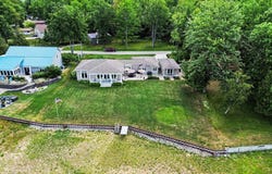 71 E Lakeshore Drive, Hope, MI 48628
