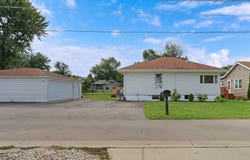 28 Lakeside Lane, Fox Lake, IL 60020
