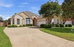 5504 Plata Lane, Benbrook, TX 76126