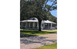 132 Putnal St, Carrabelle, FL 32322