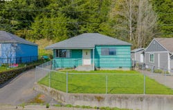 900 W 17TH St, Coquille, OR 97423