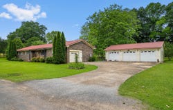 825 NE 3RD St, Carbon Hill, AL 35549