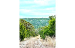 424 Armadillo Trail Dr E, Center Point, TX 78013