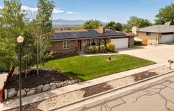 10032 S BLOSSOM Dr, Sandy, UT 84092