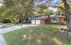 910 Wolf Lane, Bellevue, NE 68005