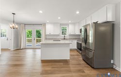 38 E Jefferson Avenue, Warsaw, VA 22572