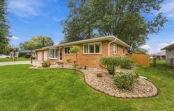 4211 Crestview Drive, Cedar Falls, IA 50613