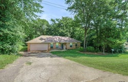 9165 Stonecreek Dr, Tyler, TX 75703