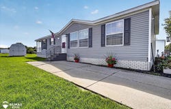 1197 Tanglewood Lane, Burton, MI 48529