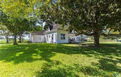 701 S Gilbert Road, Edna, TX 77957
