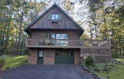 140 Timber Ridge Circle, Greentown, PA 18426