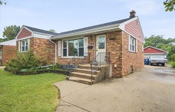 1372 S 6TH Avenue, Des Plaines, IL 60018