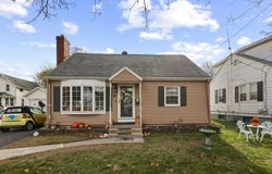 83 Oklahoma St, Springfield, MA 01104