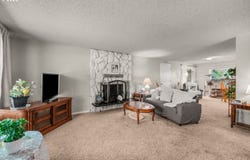 60 NE 23RD St, Gresham, OR 97030