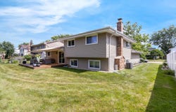 17W544 Sutton Place, Darien, IL 60561