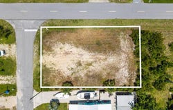 210 4th St, Mexico Beach, FL 32456