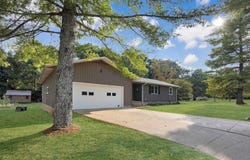 1348 Hickory Hills Drive, Willow Springs, MO 65793