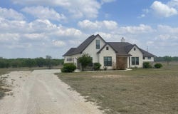 18 Valley View, Uvalde, TX 78801