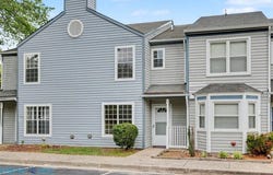 18 Bayview Ct, Hampton, VA 23664