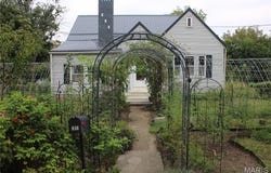 616 S Washington St, Paris, MO 65275
