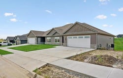 265 Gavin Circle, Peosta, IA 52068