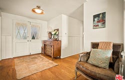 23431 Clarendon St, Woodland Hills, CA 91367