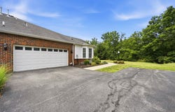 2403 Eloquent Ln, Adams Twp, PA 16059