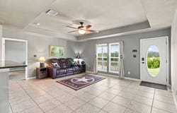 558 Mountain Creek Rd, Pipe Creek, TX 78063