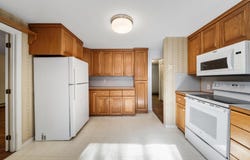 14 Denbow Road, Durham, NH 03824
