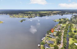454 Island Dr, Douglas, GA 31535