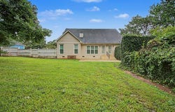 275 W Doublegate Dr, Leesburg, GA 31763