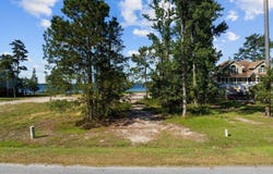 14 E Dowry Creek E, Belhaven, NC 27810