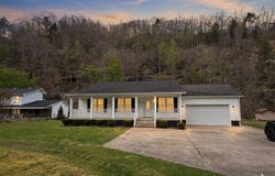 516 Middle Fork Rd, Asher, KY 40803