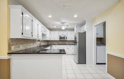 121 Crestview St., Chandler, TX 75758