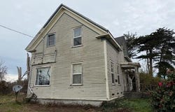 1127 Moxon Lane, Arcata, CA 95521