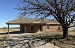 1307 Avenue A, Olton, TX 79064