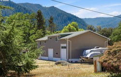 76566 DAVIS Rd, Oakridge, OR 97463