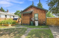 326 W Robert Avenue, Hazel Park, MI 48030